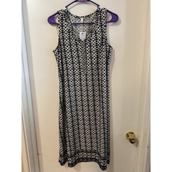 NY Collection Dresses & Skirts - NY Collection Black White Beaded Shift Dress Sleeveless V-Neck Knee Length PL